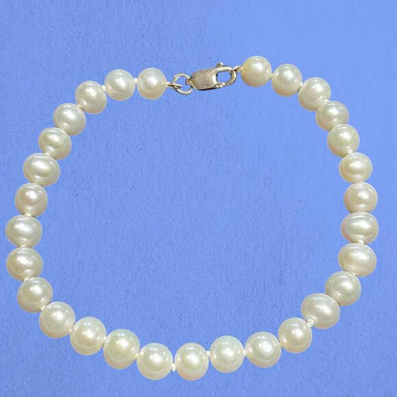 FRESHWATER PEARLS CHOKER NECKLACE W/ MATCHING BRACELET W/ FAUX PEARL STUDS - Picture 2 of 3